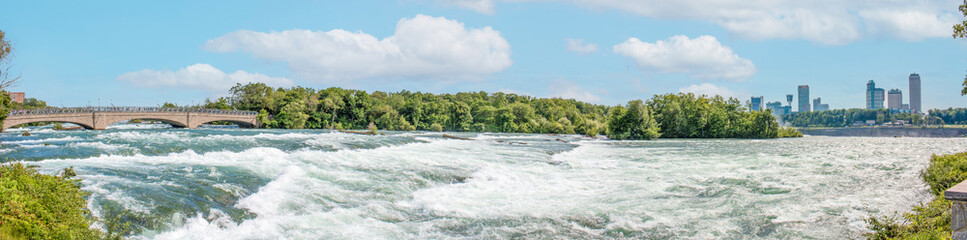 Fototapeta na wymiar Niagara River Niagara Falls American Falls USA