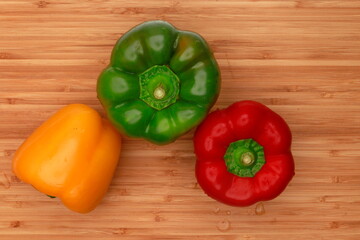 Paprika, rot, gelb, grün