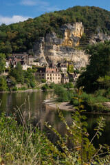 Fototapeta na wymiar Beynac et Cazenac, a picturesque village on the Dordogne river in France