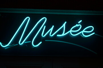 Enseigne néon "Musée"