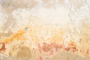 Poster Verweerde muur Grunge muur textuur achtergrond. Schilderij dat barst op de heldere muur met lichte en okertinten