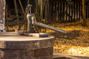 井戸の手押しポンプ