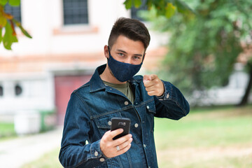 Man wearing a mask outdoor
