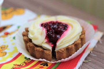 cherry cheesecake with berries