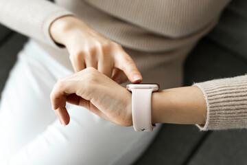 Obraz na płótnie Canvas Woman looking at smartwatch wearable technology