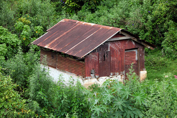 Fototapeta na wymiar abandoned old house in India village