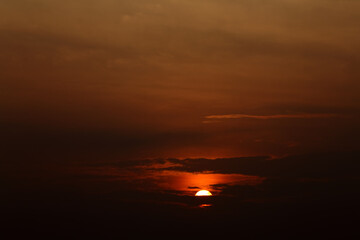 Fototapeta na wymiar sunset with clouds.