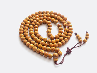 Obraz premium Buddhist japa mala rosary from the fruit of the magic tree Rudraksha