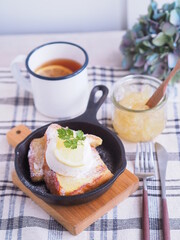 スキレットでフレンチトースト