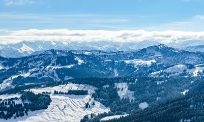 Ausblick in die winterlichen Allgäuer Alpen
