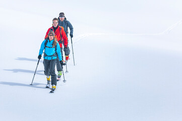 Fototapeta na wymiar Unterwegs auf Skitour im hochalpinen Gelände