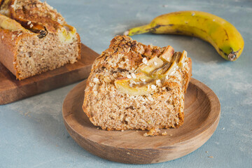 Banana bread with oats