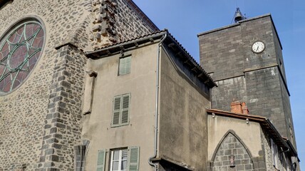 Fototapeta na wymiar ville haute de Saint-Flour dans le Cantal, Auvergne