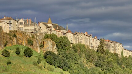 Fototapeta na wymiar ville haute de Saint-Flour dans le Cantal, Auvergne