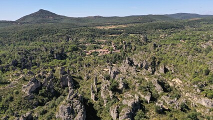 Fototapeta na wymiar cirque de dolomites de Mourèze dans l'Hérault