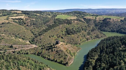 Gorges de la Truyère et ruines du château d'Alleuze