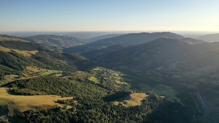 Le Lioran et le massif du puy mary dans le cantal en auvergne (survol)