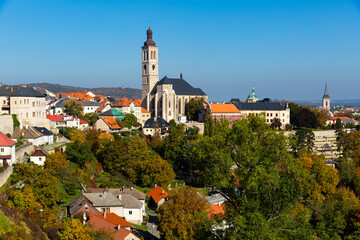 Obraz premium View of medieval Roman Catholic Church of St. James in historical centre of small Czech town of Kutna Hora in autumn day