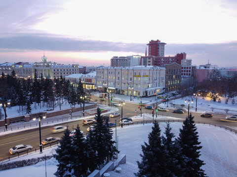 The intersection of Lenin and Lermontov streets in the city of Omsk. House at 20 Lenin, where the hotel and companies' offices are located.