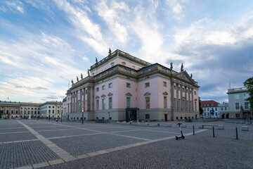 Obraz premium Humboldt Universität Berlin Juristische Fakultät Deutschland Bebelplatz Staatsoper Unter den Linden