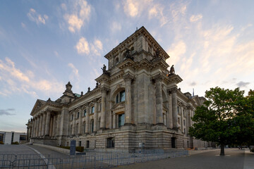 Fototapeta na wymiar Reichstag Berlin Platz der Republik Scheidemnannstraße Spree Paul Löbe Allee