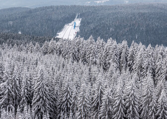 Blick auf die Sprungschanze in Klingenthal im Winter