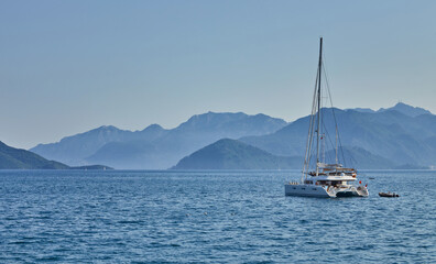 Fototapeta premium White yachts in the beautiful blue sea, travel, recreation and vacation concept.
