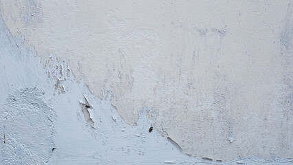 Cement wall There are stains of paint peeling off. The walls are dirty with moss stains. Old walls have cracks and paint peeling.