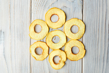 apple chips arranged in circle