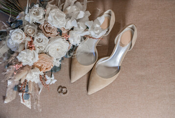 bride's bouquet, shoes, wedding rings and a set of invitations. The bride's accessories. Wedding morning.