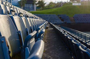 Naklejka premium Abandoned and empty seats at tennis sports court