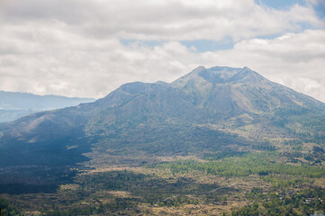 Obraz na płótnie Canvas Recorriendo el volcan de Bali