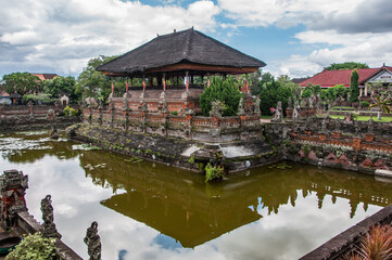 Fototapeta na wymiar Templo antiguo de Bali. Palacio de Klungkung
