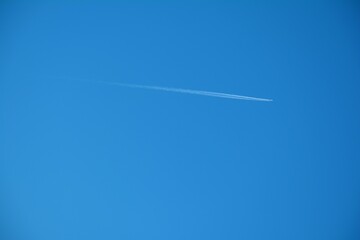 Cielo con aereo