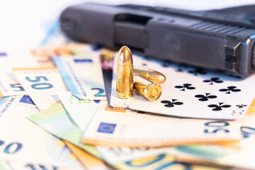 Glücksspiel Razzia - Bargeld Munition Pistole