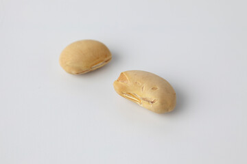 豆まき 節分の豆 大豆 白背景