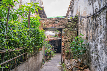 Bangkok/Thailand-19 Jan 2020:Old Alley building on talat noi.Talad Noi (Talat Noi), one of the oldest neighbourhoods in Bangkok, is filled with historic temples, charming shop houses