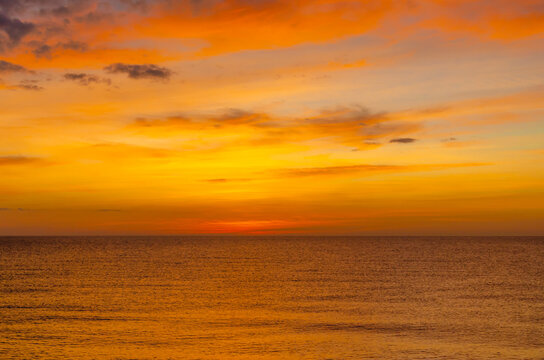 Sunrise over the sea in the early morning. © Сергей Лаврищев