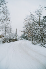 Obraz premium Snow-covered Russian village near the forest