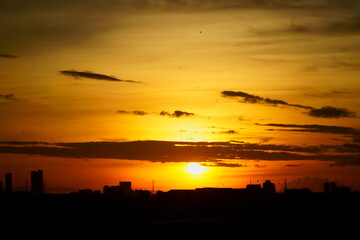 Naklejka premium sunset in the city