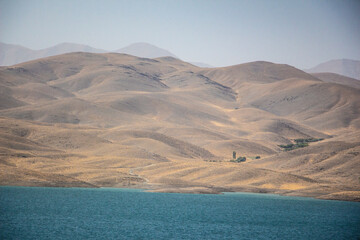 sea touch the mountains [ brown blue ]