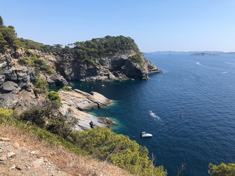 D&eacute;couverte de la c&ocirc;te bleue de la presqu'&icirc;le de Giens sous un beau soleil.