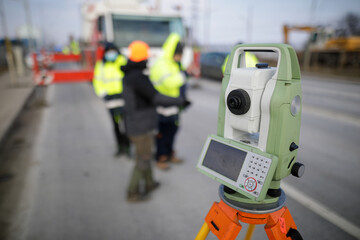 Shallow depth of field (selective focus) with a theodolite on a construction site.