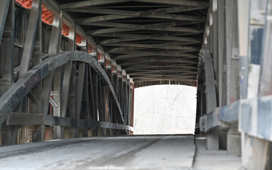 Obraz premium Covered Bridge inside