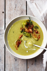 Green vegetable cream soup.