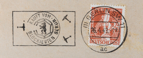 vintage retro briefmarke stamp alt old flugzeug plane luftbrücke bär slogan werbung kauft vom blockierten berlin orange 1949 april