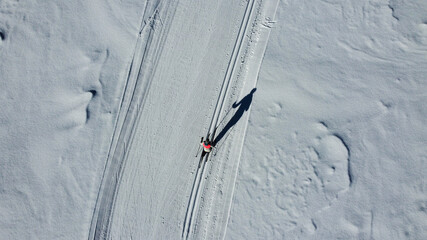 sciare sci nordico ombre sport all'aperto cardio freddo - obrazy, fototapety, plakaty