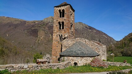 Fototapeta na wymiar église romane Merens les Vals