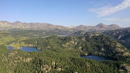 Fototapeta premium vue aérienne du massif du Carlit et des lacs des Bouillouses