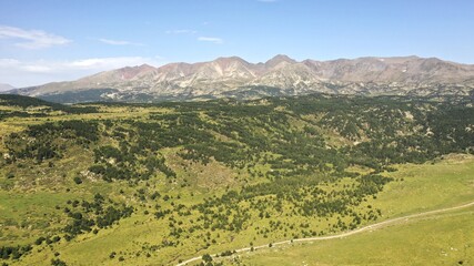 Obraz premium vue aérienne du massif du Carlit et des lacs des Bouillouses
